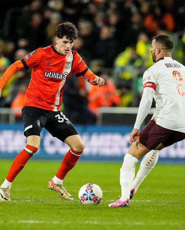 九游平台-关于NBA总决赛倒计时，阿斯顿维拉清晨防线松动，细节引发关注，压力陡增，更衣室氛围转暖的信息